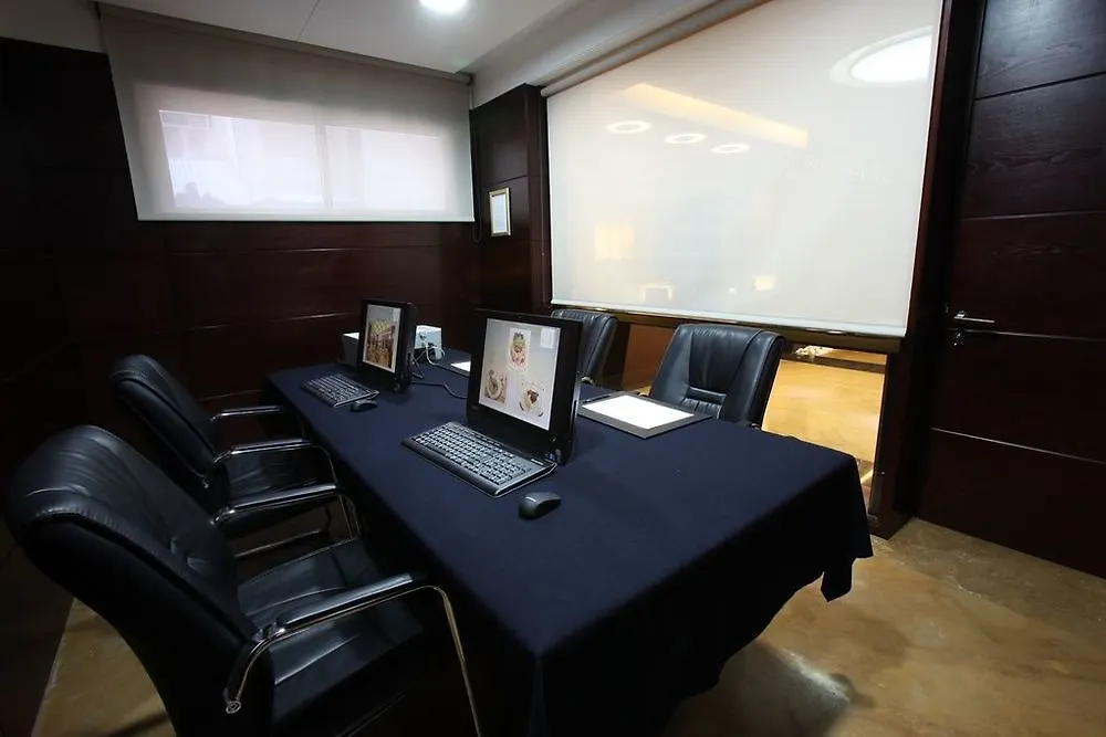 Coral Beirut Al Hamra Hotel 4*,