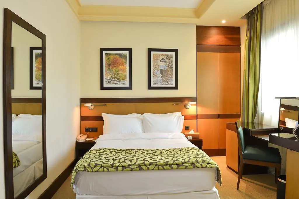 Coral Beirut Al Hamra Hotel 4*,