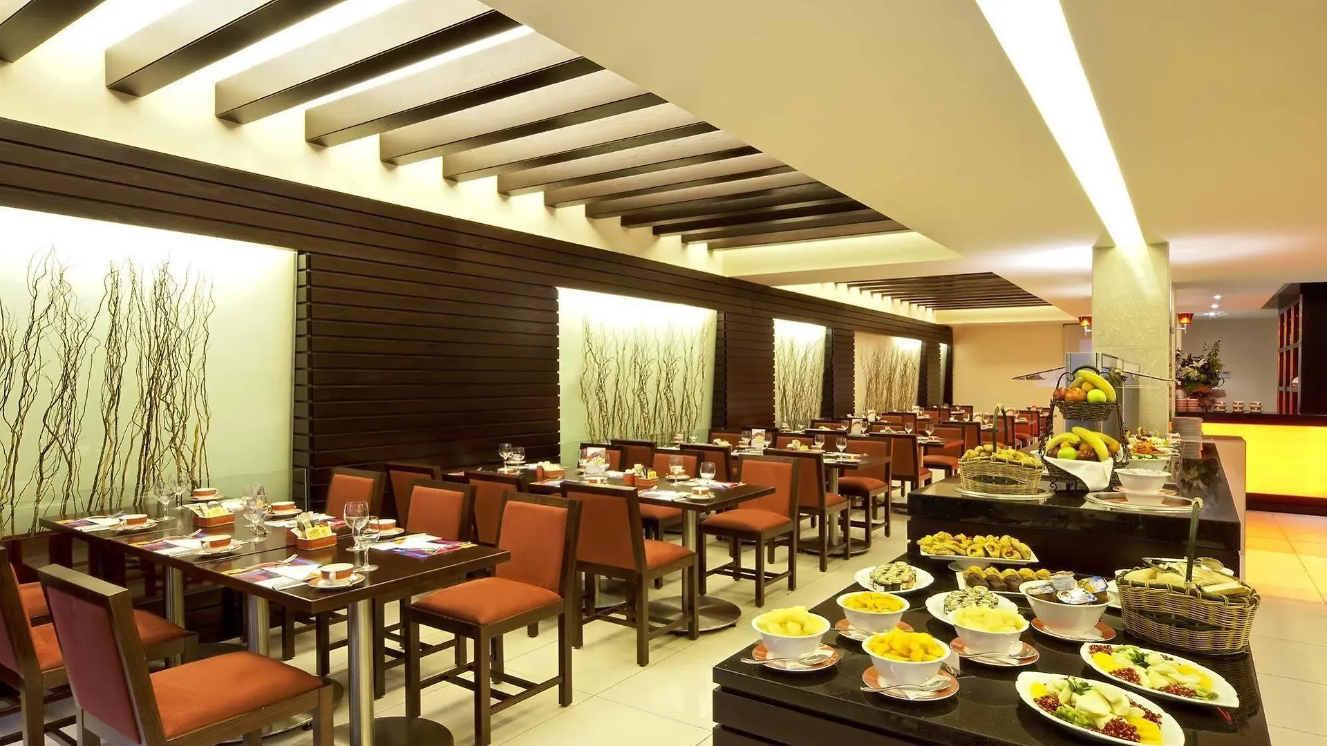 Coral Beirut Al Hamra Hotel 4*,